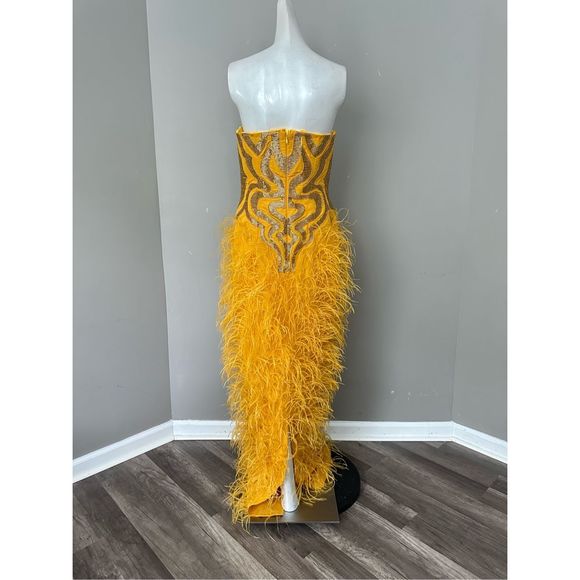 Aliétte Ostrich Feather-Embellished Sleeveless Gown Size 4 $10,000 - Picture 11 of 15
